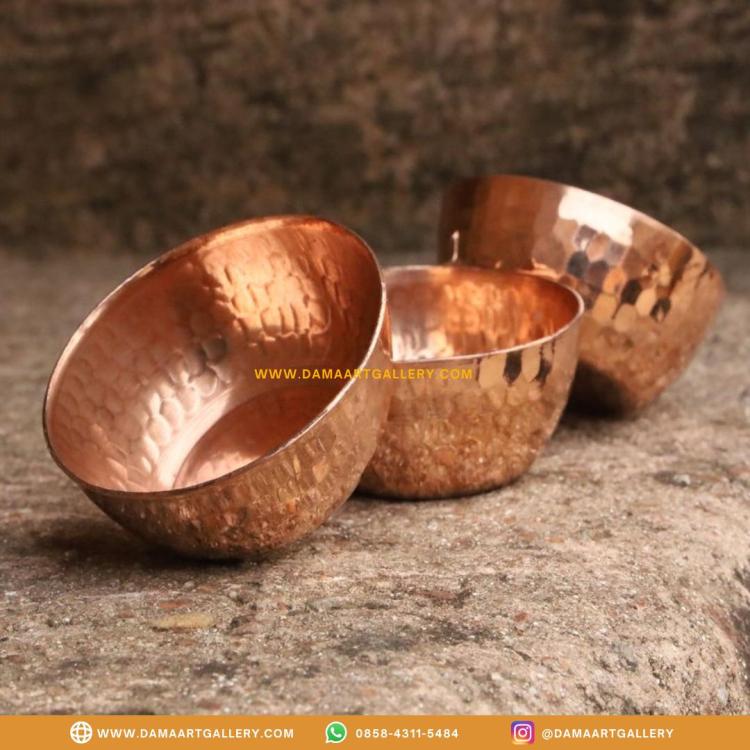 Copper Bowl | Dama Art Gallery | Kerajinan Tembaga, Kuningan & Alumunium Terbaik. Mangkok Tembaga: Sentuhan Tradisional yang menawan
Mangkok tembaga artinya galat satu kerajinan tangan tradisional yang sudah digemari rakyat Indonesia sejak berabad-abad