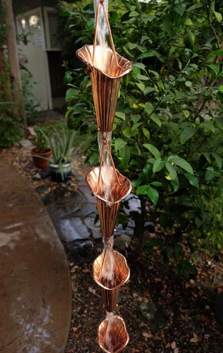 Copper Rain Chain Perpaduan Fungsionalitas dan Estetika untuk Hunian Anda | Dama Art Gallery | Kerajinan Tembaga, Kuningan & Alumunium Terbaik. Copper Rain Chain: Perpaduan Fungsionalitas dan Estetika untuk Hunian Anda

Di tengah meningkatnya minat terhadap elemen dekoratif yang ramah lingkungan dan bernilai seni