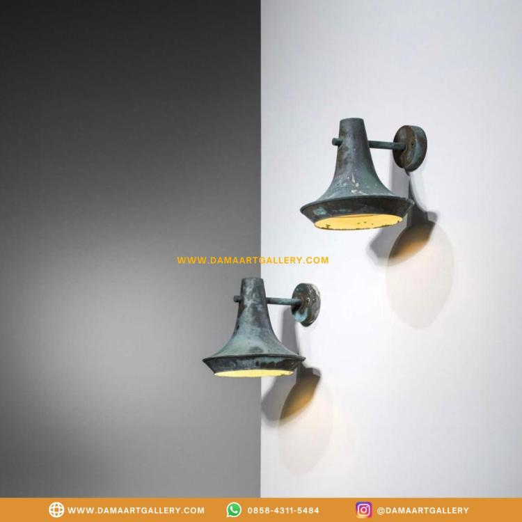 Custom Wall Lamp Copper And Brass | Dama Art Gallery | Kerajinan Tembaga, Kuningan & Alumunium Terbaik. Lampu Dinding Custom Copper Brass: Sentuhan Artistik untuk Rumah Anda

Lampu dinding custom dari bahan copper dan brass semakin populer sebagai pilihan dekorasi yang unik dan