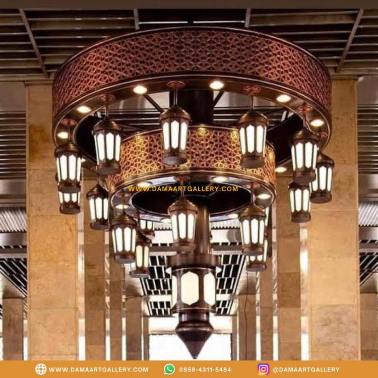 Jual Lampu Masjid Nabawi Tembaga Ukir | Dama Art Gallery | Kerajinan Tembaga, Kuningan & Alumunium Terbaik. Lampu Masjid Nabawi Tembaga
Produk lampu masjid Nabawi tembaga maupun kuninganmerupakan produk kerajinan tembaga Dama art gallery yang terinspirasi berasal lampu di Masjid