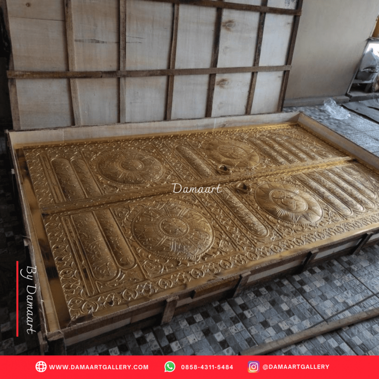 Replika Pintu Kabah Kuningan | Dama Art Gallery | Kerajinan Tembaga, Kuningan & Alumunium Terbaik. Pintu Kabah Kuningan - Kerajinan Pintu Kabah - Replika Pintu Kabah Kuningan Tembaga - Jual Pintu Kabah - Kaligrafi Masjid Pintu Kabah 

Dama Art Gallery telah memproduksi